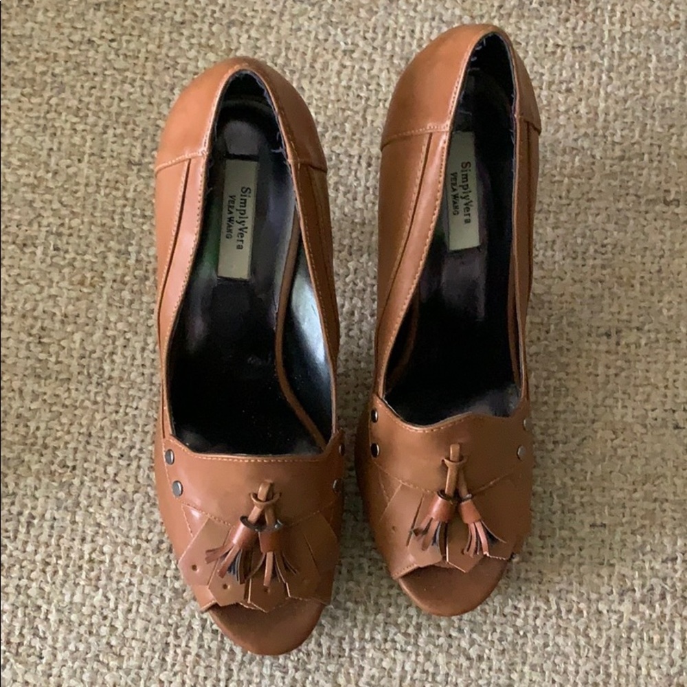 Simply Vera Wang 9 1/2 brown 4 1/2” heel